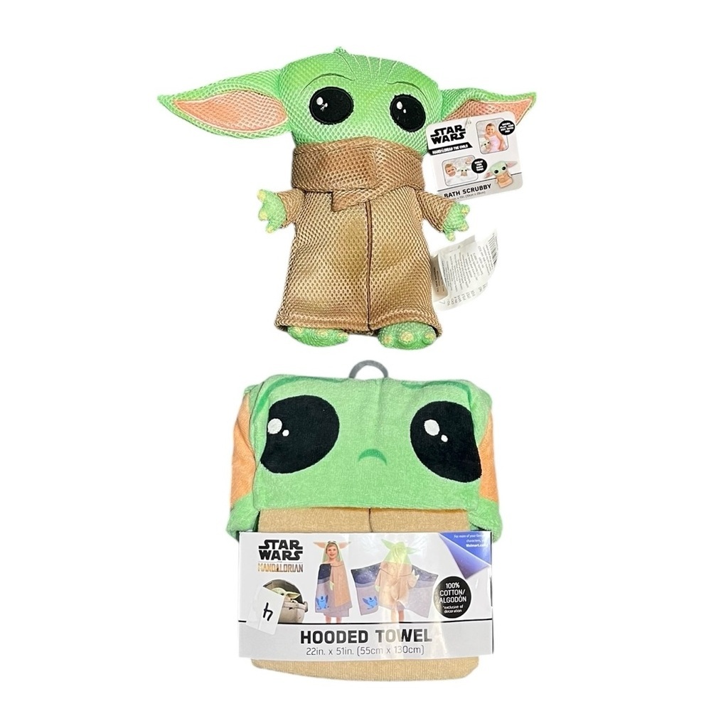Disney Star Wars Baby Yoda kids' bath scrubby and hooded towel set. NWT
